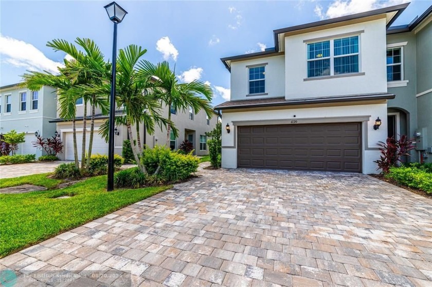 Price Reduced! Introducing a stunning new 3/2.5 lakefront - Beach Townhome/Townhouse for sale in West Palm Beach, Florida on Beachhouse.com