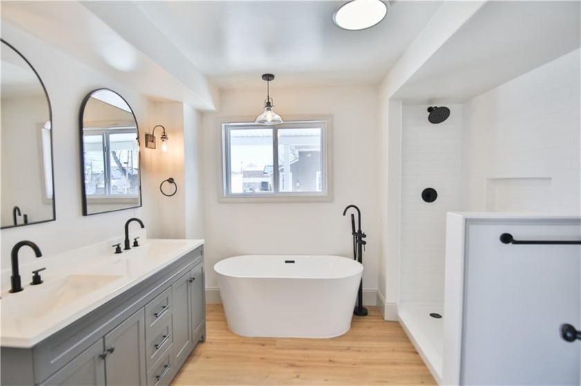The perfect  or short term rental* Beautiful renovation just - Beach Home for sale in Warwick, Rhode Island on Beachhouse.com