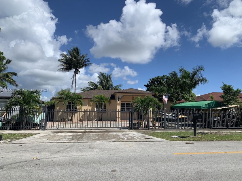 Discover this spacious 4-bedroom, 2-bathroom home with a bonus - Beach Home for sale in Homestead, Florida on Beachhouse.com