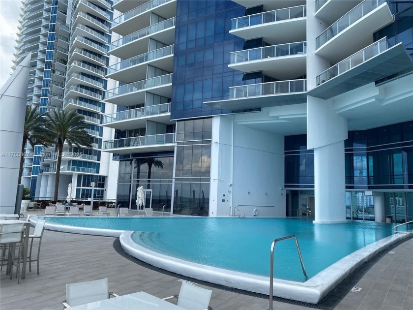 ATTENTION INVESTORS!
FANTASTIC UNIT IN A LUXURY BUILDING WITH - Beach Condo for sale in Sunny Isles Beach, Florida on Beachhouse.com