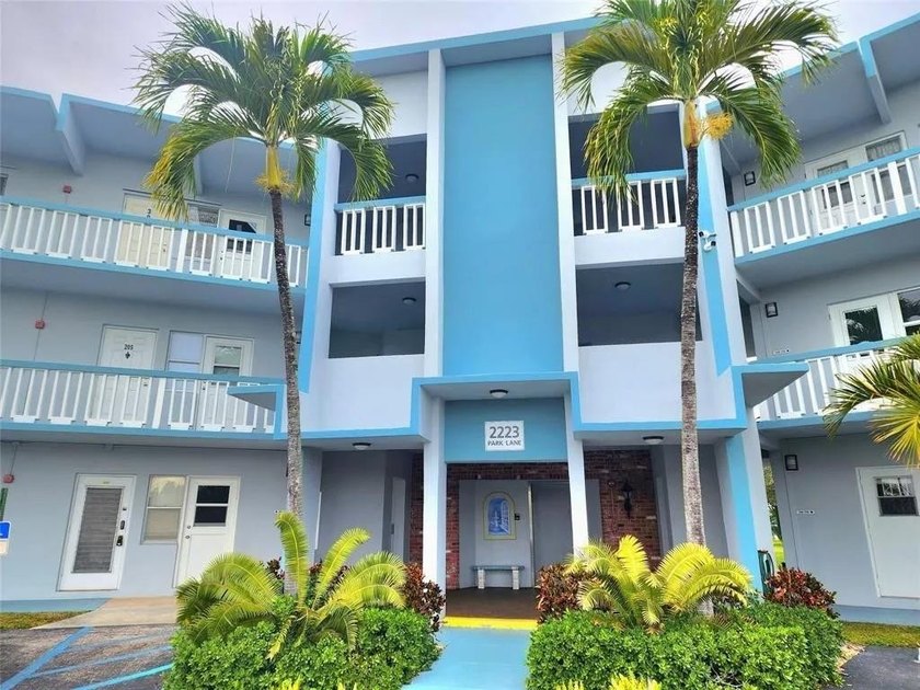 GREAT TIME TO BUY AND THIS UNIT IS ONE TO BUY...WHETHER YOU  ARE - Beach Condo for sale in Hollywood, Florida on Beachhouse.com