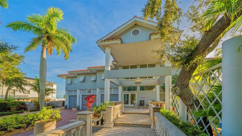 INVESTOR ALERT! This active  is a rare opportunity to combine - Beach Home for sale in Bradenton, Florida on Beachhouse.com