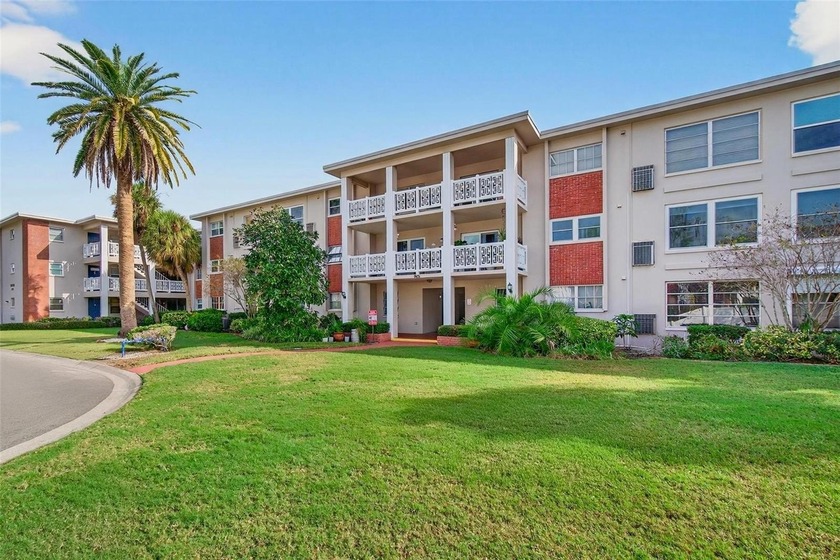 One or more photo(s) has been virtually staged. Welcome to this - Beach Condo for sale in St. Petersburg, Florida on Beachhouse.com