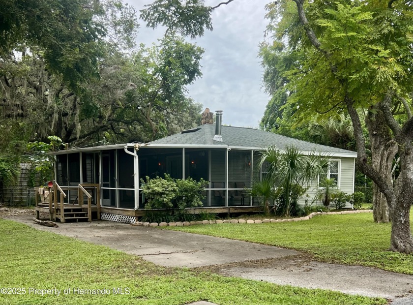 Great Opportunity in this cozy 2 bedroom plus office/1 - Beach Home for sale in Tarpon Springs, Florida on Beachhouse.com
