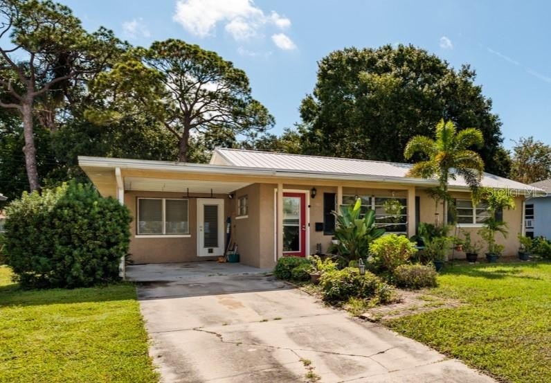 One or more photo(s) has been virtually staged. YES! This home - Beach Home for sale in St. Petersburg, Florida on Beachhouse.com