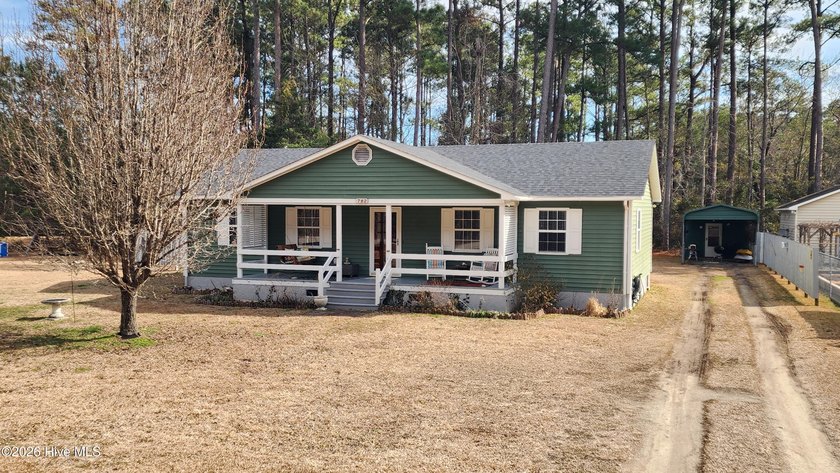 Cute as could be and move in ready, this three bedroom, two bath - Beach Home for sale in Gloucester, North Carolina on Beachhouse.com