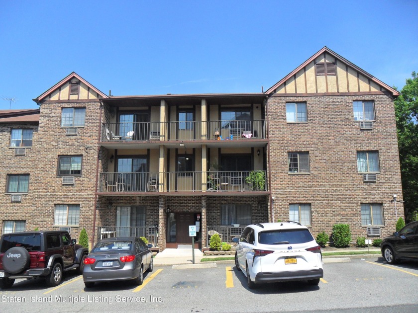 This beautiful 1st floor, 1 bath condominium is located in the - Beach Home for sale in Staten Island, New York on Beachhouse.com