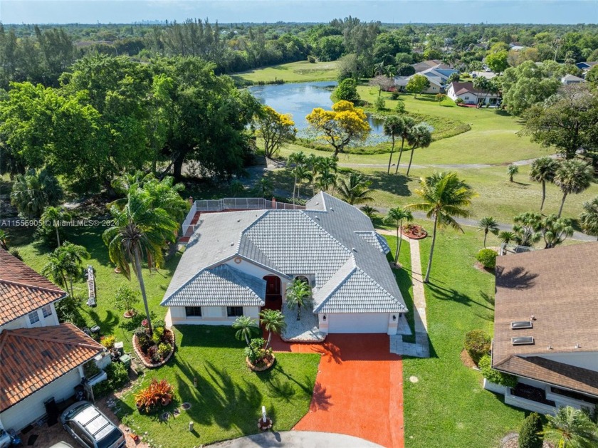Come take a look at a private cul-de-sac water view home with a - Beach Home for sale in Tamarac, Florida on Beachhouse.com