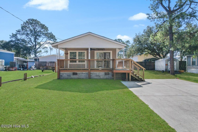 Welcome to this charming and conveniently located coastal - Beach Home for sale in Ocean Isle Beach, North Carolina on Beachhouse.com