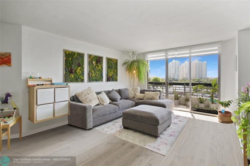 Contemporary Style unit-Totally upgraded, Stainless steel - Beach Condo for sale in Miami, Florida on Beachhouse.com