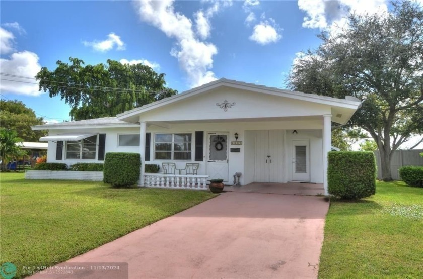 NEW ROOF LESS THAN 1 YEAR OLD. IN A WONDERFUL ALL AGE COMMUNITY - Beach Home for sale in Fort Lauderdale, Florida on Beachhouse.com