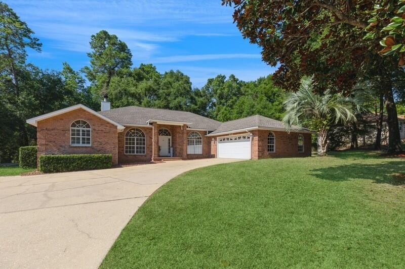 Sellers willing to assist with closing costs! 
 This lovely - Beach Home for sale in Niceville, Florida on Beachhouse.com