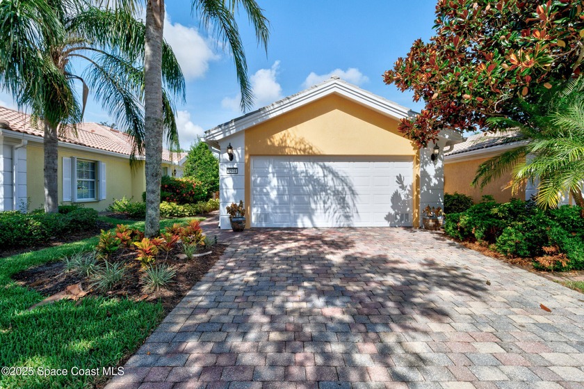 WELCOME TO THIS BEAUTIFUL 2 BEDROOM 2 BATHROOM 2 CAR GARAGE - Beach Townhome/Townhouse for sale in Vero Beach, Florida on Beachhouse.com