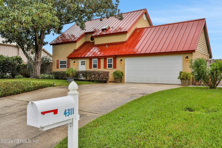 Spectacular Waterfront Home in the highly desirable Isle of - Beach Home for sale in Jacksonville Beach, Florida on Beachhouse.com