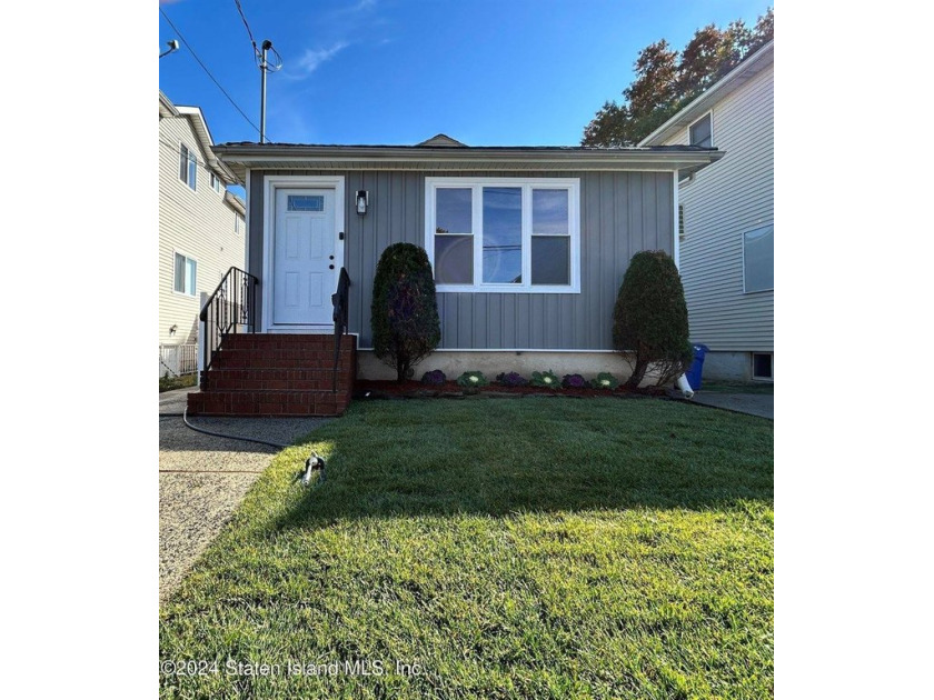 Renovated Gorgeous 3 Beds 2 Bath Ranch In A Highly Desirable - Beach Home for sale in Staten Island, New York on Beachhouse.com