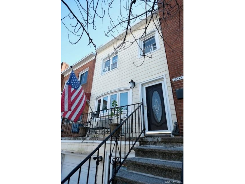 Great opportunity to own an incredibly charming single family - Beach Home for sale in Bronx, New York on Beachhouse.com
