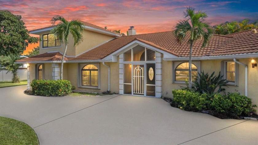 Welcome to your future waterfront haven! This charming home - Beach Home for sale in Stuart, Florida on Beachhouse.com