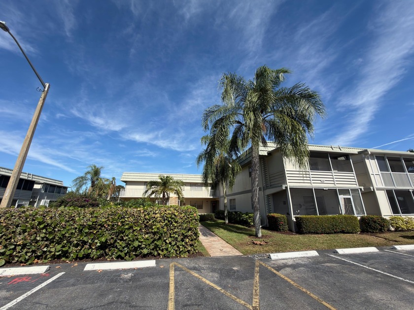 This updated unit features granite countertops, stainless - Beach Condo for sale in Delray Beach, Florida on Beachhouse.com