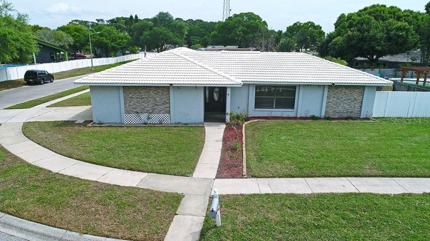 BACK ON THE MARKET!! Due to Buyer financing issue.  10 minutes - Beach Home for sale in Largo, Florida on Beachhouse.com