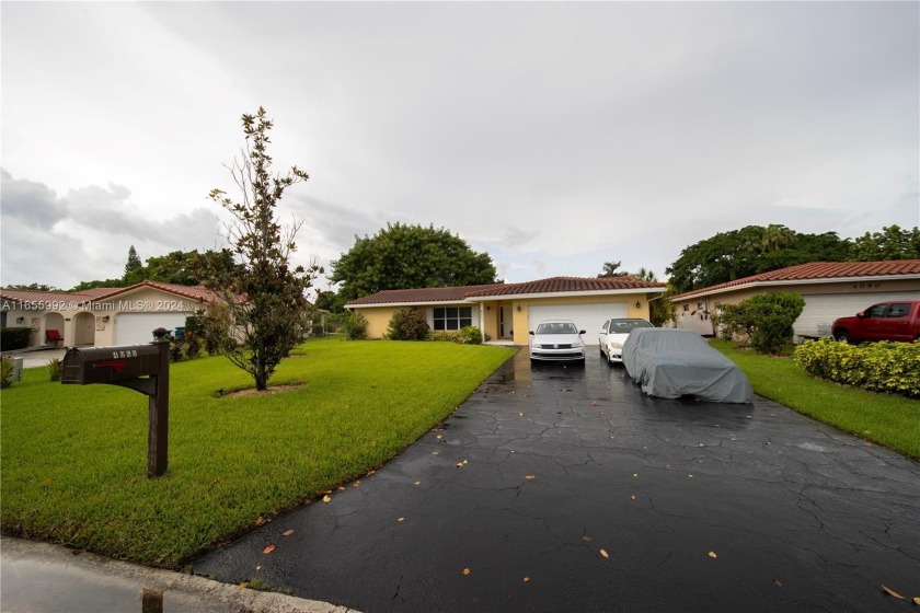 Welcome to an absolute dream home! This beautifully remodeled - Beach Home for sale in Coral Springs, Florida on Beachhouse.com