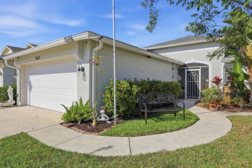 Light, Bright & Move-In Ready! This beautifully maintained - Beach Home for sale in Port Saint Lucie, Florida on Beachhouse.com