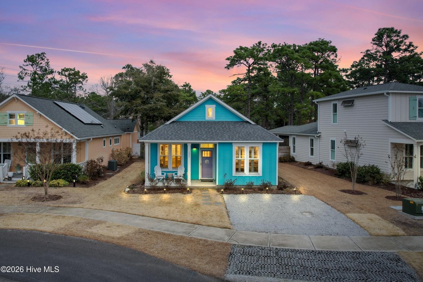 Just 10 minutes from Ocean Isle Beach, this charming beach - Beach Home for sale in Shallotte, North Carolina on Beachhouse.com