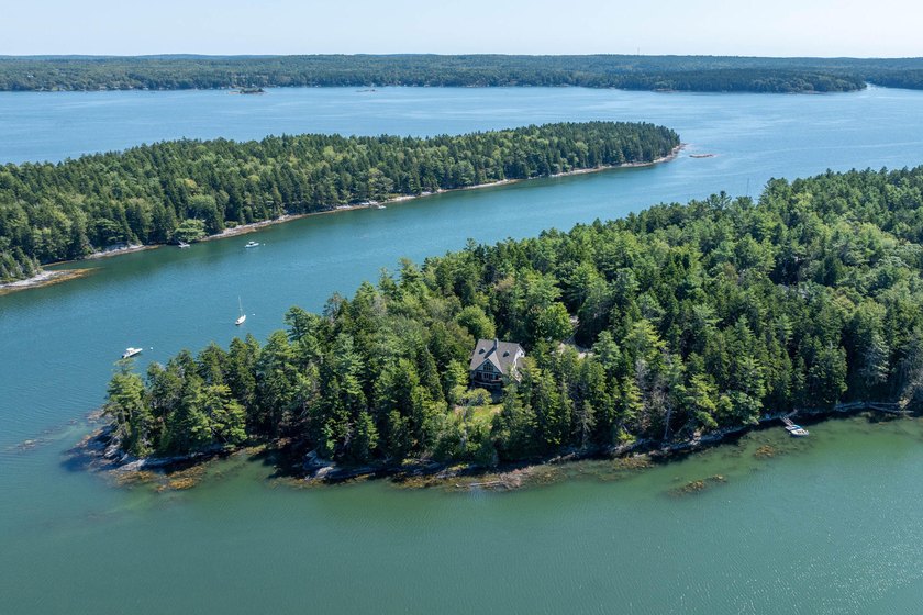 A truly exceptional Maine Coastal Residence. Nestled on a - Beach Home for sale in Harpswell, Maine on Beachhouse.com