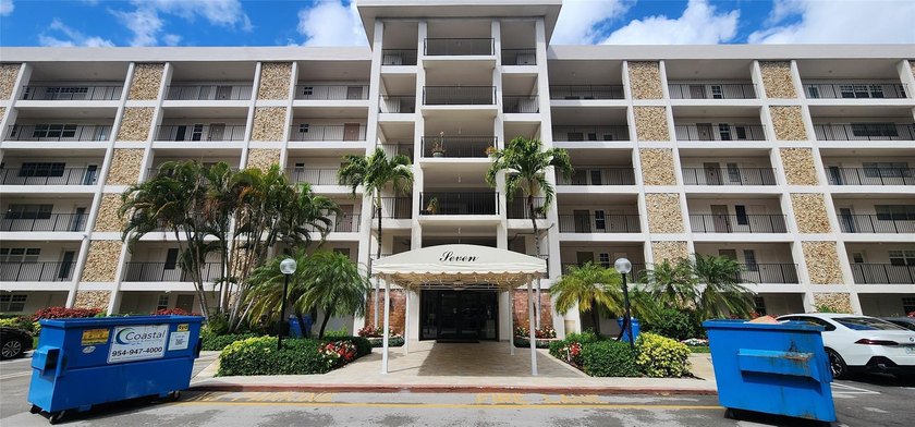 Spacious Remodel Balcony/Sunroom enclosed for additional living - Beach Condo for sale in Pompano Beach, Florida on Beachhouse.com