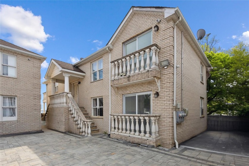 It is a true pleasure to present this beautifully renovated - Beach Townhome/Townhouse for sale in Bronx, New York on Beachhouse.com