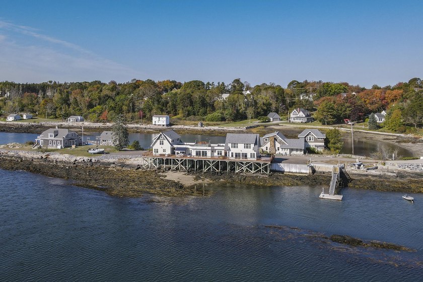 Direct waterfront Condo located on the Maine Coast on Orrs - Beach Condo for sale in Harpswell, Maine on Beachhouse.com