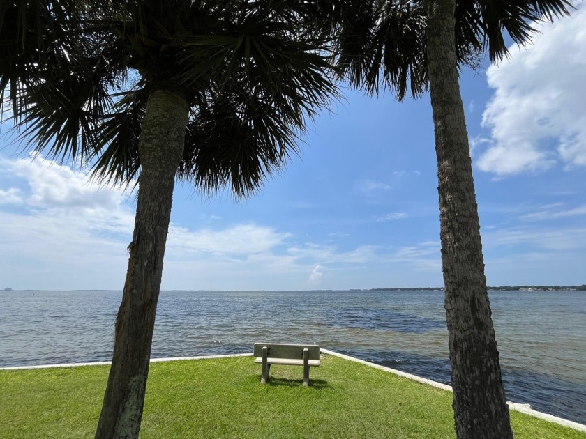 MOTIVATED SELLER! This WATERFRONT unit in Finisterra Condos in - Beach Condo for sale in Shalimar, Florida on Beachhouse.com