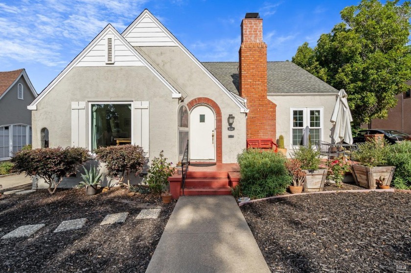 This beauty is in a desirable neighborhood and exudes the charm - Beach Home for sale in Vallejo, California on Beachhouse.com