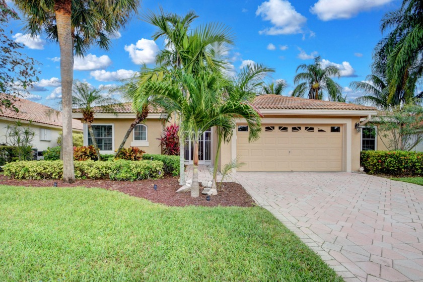 This expansive 3 bedroom, 2.5 bath home is located in desirable - Beach Home for sale in Greenacres, Florida on Beachhouse.com