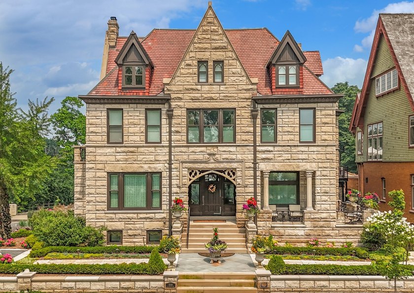 Built in 1895 the stately Jackson Kemper ''House on the Hill'' - Beach Home for sale in Milwaukee, Wisconsin on Beachhouse.com