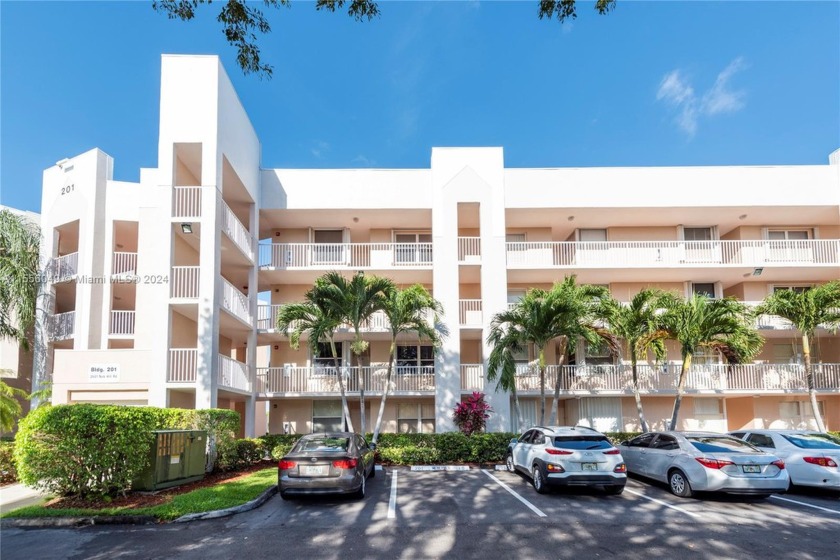 Newly renovated gorgeous 2 bedroom 2 bathroom unit in The - Beach Condo for sale in Sunrise, Florida on Beachhouse.com