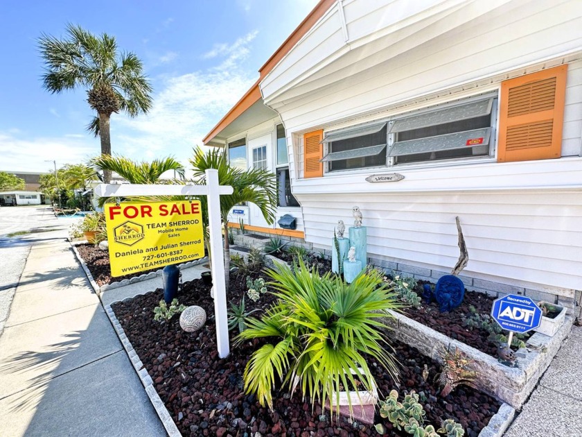 Welcome to your new charming abode! This beautifully redone - Beach Home for sale in Largo, Florida on Beachhouse.com