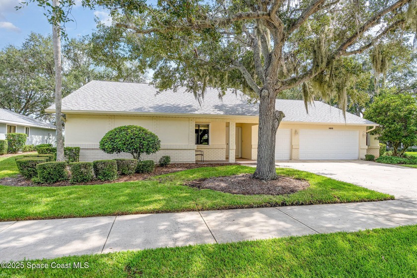 Located in a resort-style country club community, offering - Beach Home for sale in Melbourne, Florida on Beachhouse.com