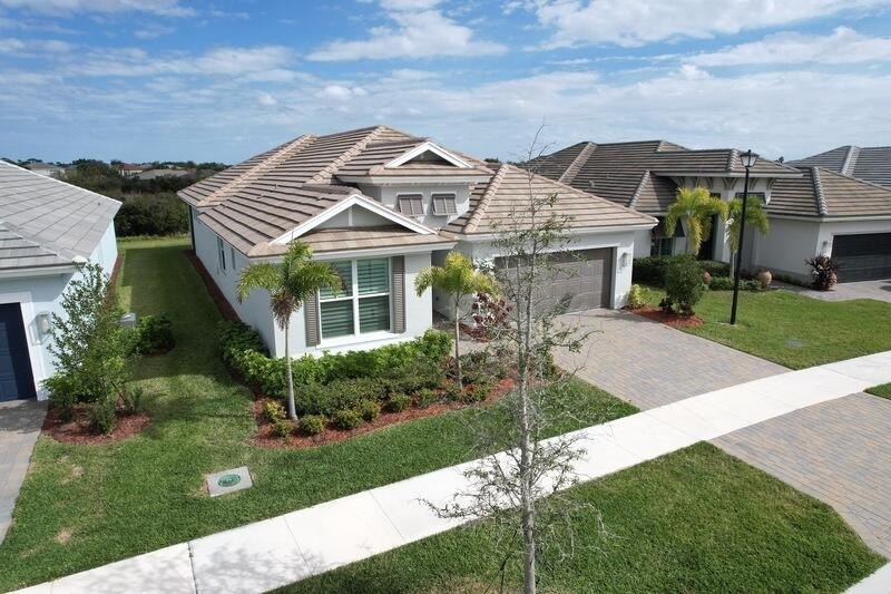 PRICED TO SELL! Like-new GHO home featuring 2 bedrooms plus a - Beach Home for sale in Port Saint Lucie, Florida on Beachhouse.com
