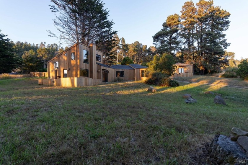 This stunning home was designed by iconic architect Joseph - Beach Home for sale in Sea Ranch, California on Beachhouse.com