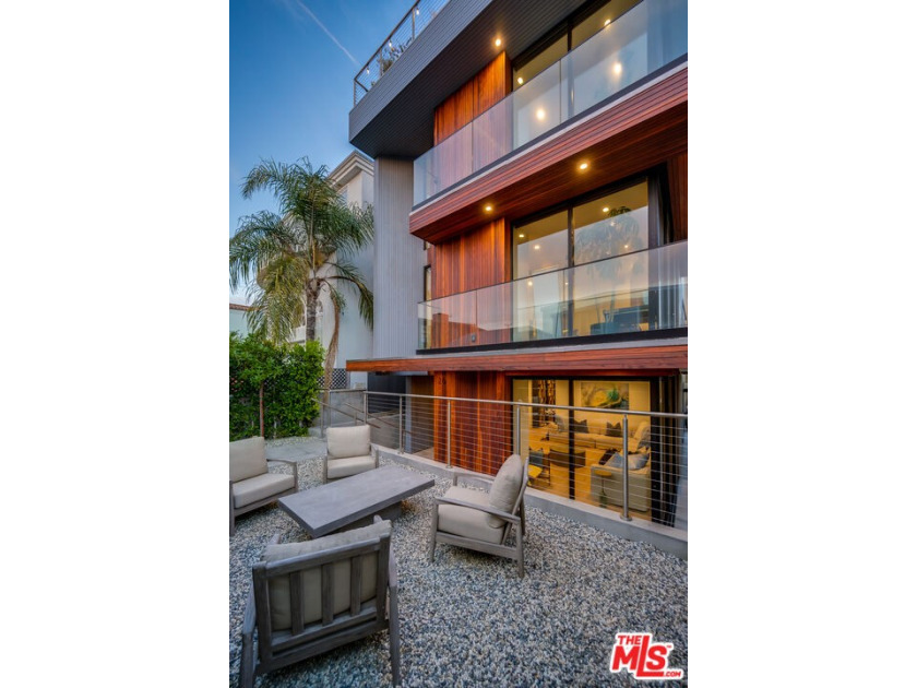 Stunning Architectural Beach Home built in 2017 on a lovely walk - Beach Home for sale in Venice, California on Beachhouse.com