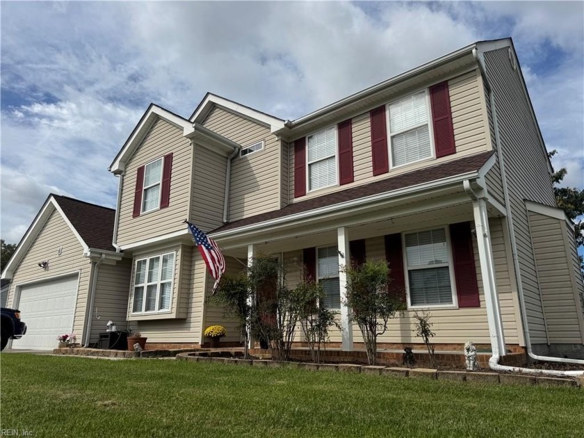 Beautiful Home with hardwood floors and crown moldinge enjoy - Beach Home for sale in Suffolk, Virginia on Beachhouse.com