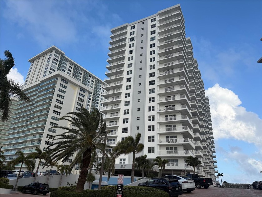 Home size condo at the beach, large spaces for your confort - Beach Condo for sale in Fort Lauderdale, Florida on Beachhouse.com