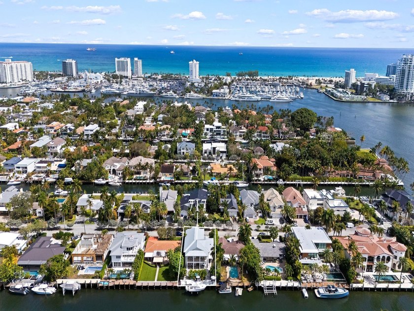 Experience exceptional deepwater living in the prestigious Las - Beach Home for sale in Fort Lauderdale, Florida on Beachhouse.com