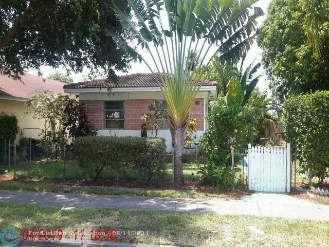 Triplex on double lot for development zoned FH-2 . Build 32 - Beach Commercial for sale in Hollywood, Florida on Beachhouse.com