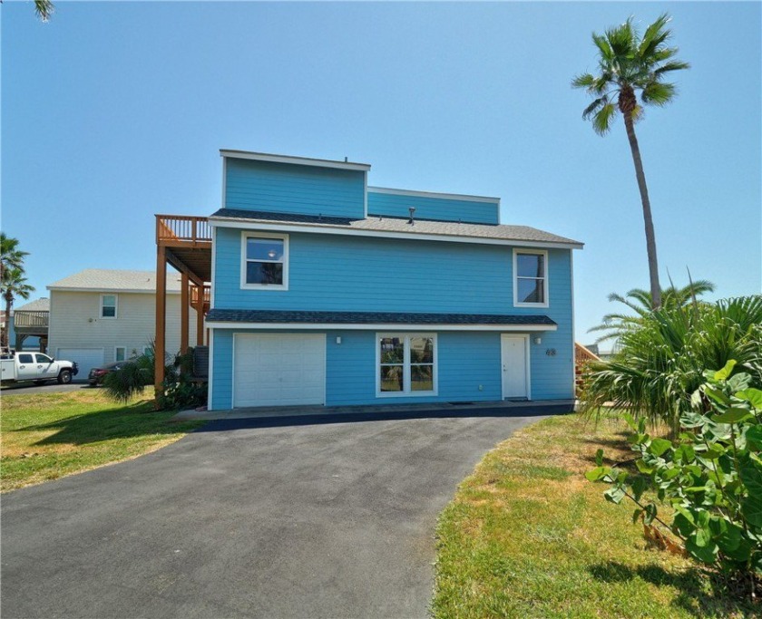 #43 is a three-story free-standing condo with 4 bedrooms and 3 - Beach Condo for sale in Port Aransas, Texas on Beachhouse.com