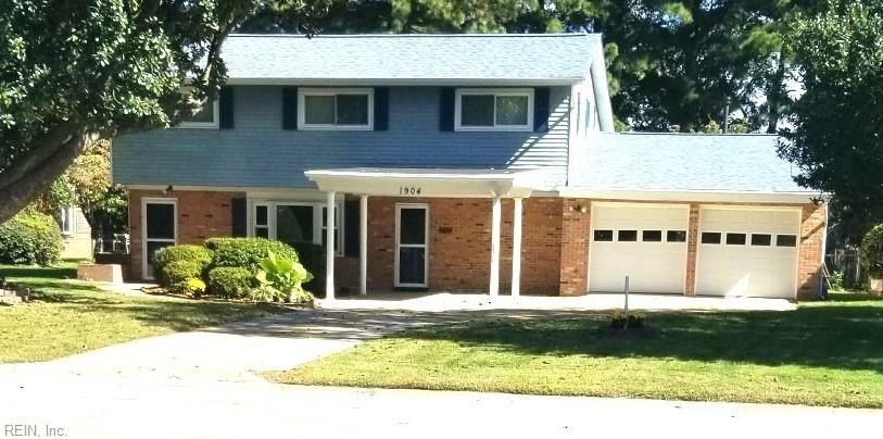 Lovely Lakefront home with new Architectural shingle roof, new - Beach Home for sale in Virginia Beach, Virginia on Beachhouse.com