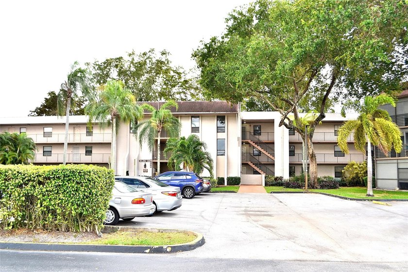 Beautiful 2BR/2BA condo with gorgeous golf course views. Bright - Beach Condo for sale in Tamarac, Florida on Beachhouse.com