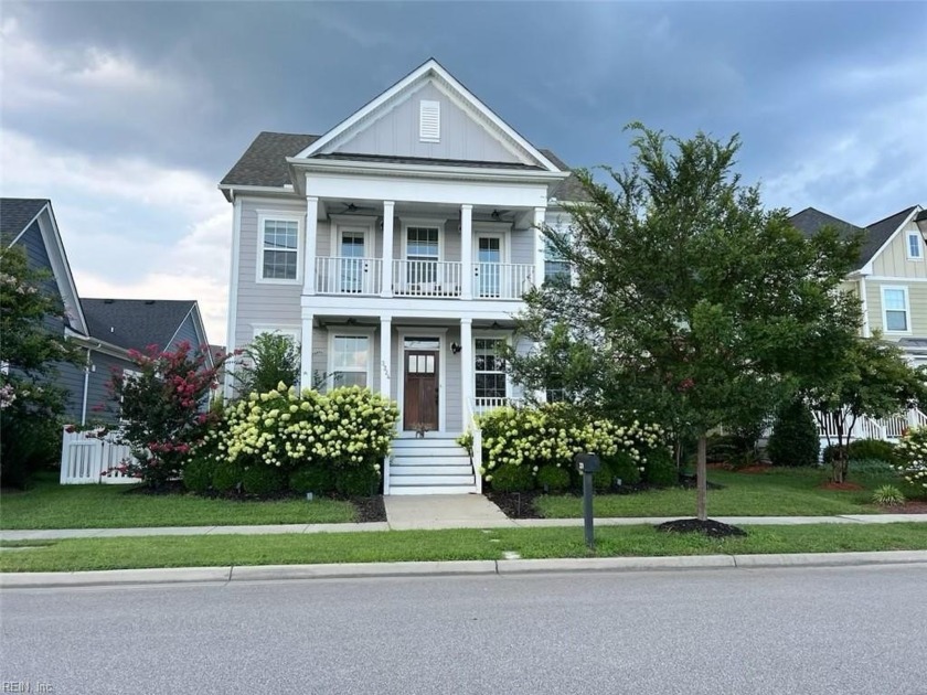 Fantastic 3bd/2.5 ba overlooking the water in the sought-after - Beach Home for sale in Chesapeake, Virginia on Beachhouse.com