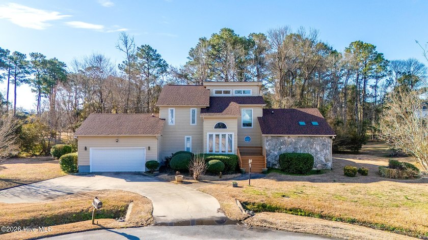 Situated on a quiet cul-de-sac along the golf course in the - Beach Home for sale in Morehead City, North Carolina on Beachhouse.com