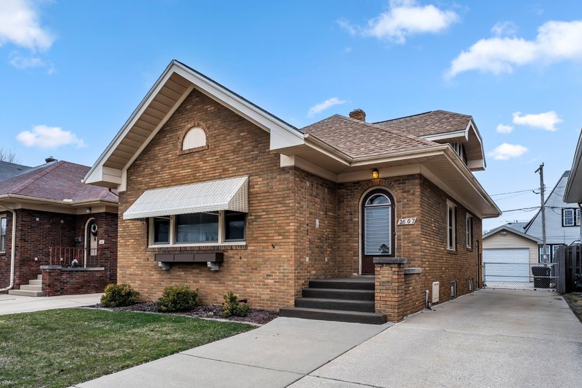 This well-built brick bungalow in Racine, WI offers timeless - Beach Home for sale in Racine, Wisconsin on Beachhouse.com